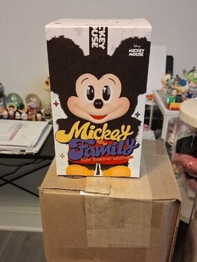 Popmart Mickey And Family Blindbox Pendant.